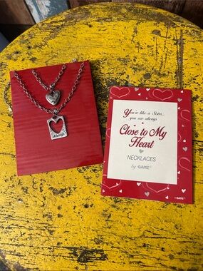 GANZ Red and White 'Close to My Heart' Necklace Card